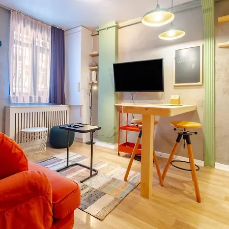 Pleasant Flat Near Taksim Square In Beyoglu Apartament